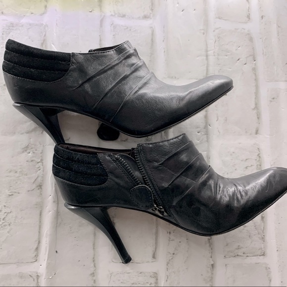 Vero Cuoio Booties - Picture 10 of 11